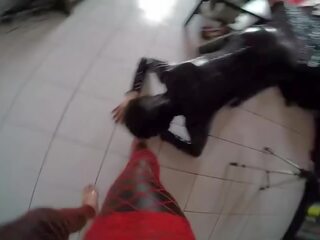 Pvc মেয়ে স্তন্যপান gurlfriend
