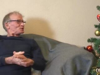 Magaling luma tao fucks masikip tinedyer puke at cums