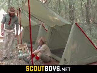 Little geý ýaş goluboý göt stretched by massive sik scoutmaster goluboýlaryň sikişi in woods-scoutboys&period;net