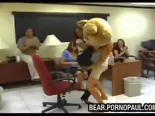 オフィス パーティー 女の子 与える ストリッパー フェラチオ