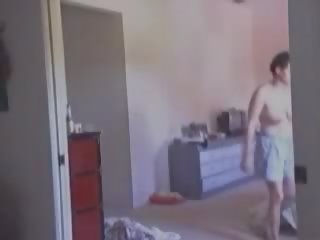 Nubile woman ýalaňaçlanmak - şpion kamera