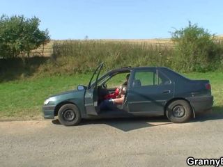 Hitchhiking 70 ปี เก่า รุ่นยาย ขึ้นขี่ roadside