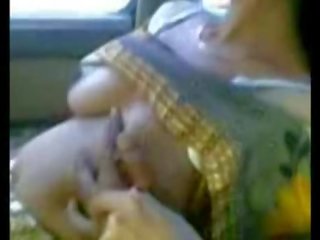 Smart grown-up indiýaly aunty mov her emjekler t someone