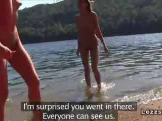 Group of lezbiýanka girlfriends ýalaňaç at lake