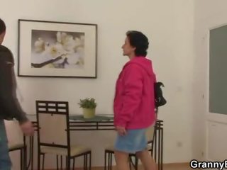 他 前劉海 她的 毛茸茸 孔 從 背後